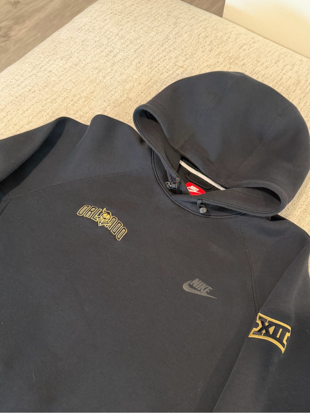 Nike UCF Knights Big 12 hoodie in men’s Large 🖤💛⚔️